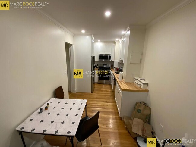 Foto del edificio - 448 Park Dr