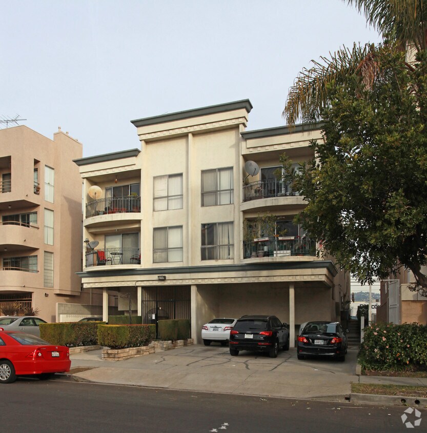 Building Photo - 9023 Alcott St
