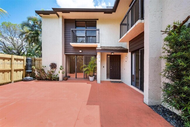 Foto del edificio - 3199 Cocoplum Cir