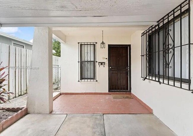 Building Photo - 1160 SW 9th St