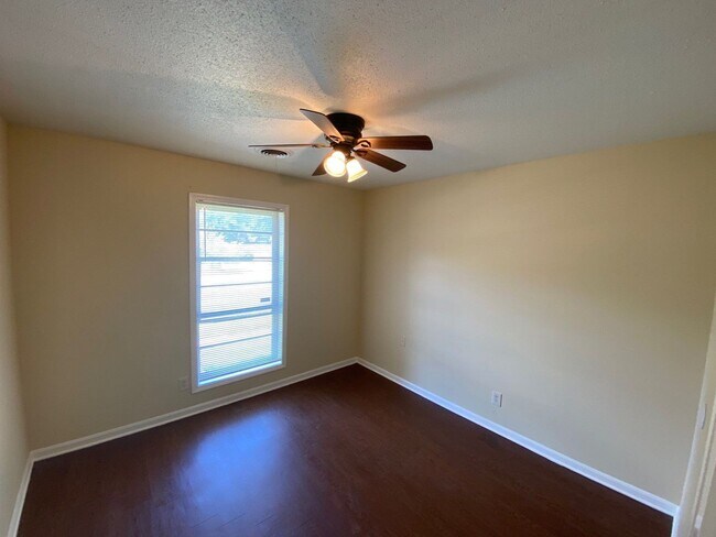 Foto del edificio - 6233 Cranbury Park Dr