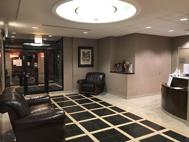 Foto del edificio - 6700 S South Shore Dr