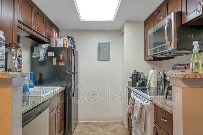 Building Photo - 14172 E Colorado Dr