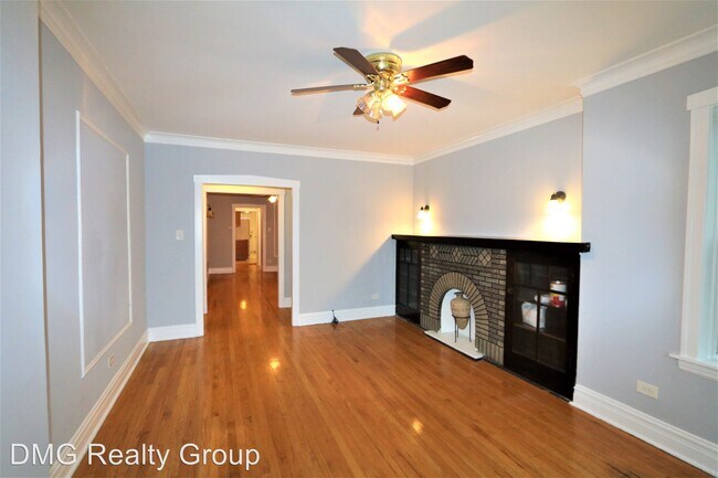Building Photo - 6337 S Racine Ave