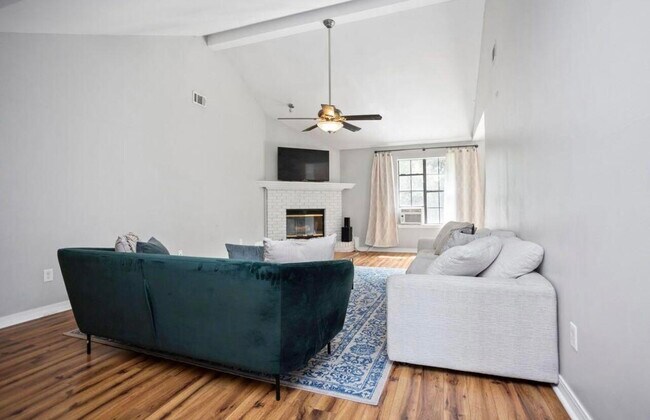 Foto del edificio - 2240 Prytania Cir