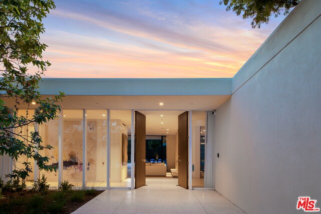Foto del edificio - 713 N Hillcrest Rd