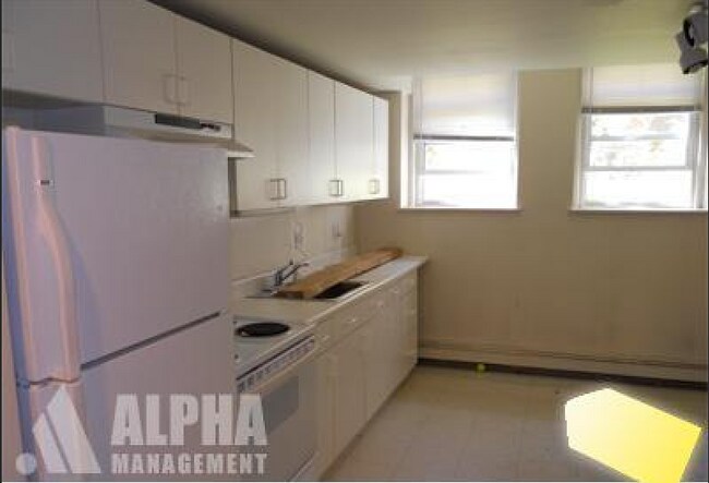 Foto del edificio - 208 Winthrop Rd