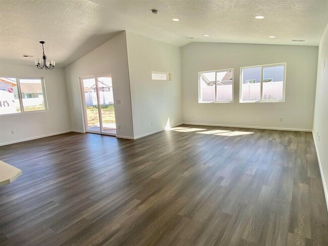 Building Photo - Beautiful 3 Bed, 2 Bath House in Airway He...
