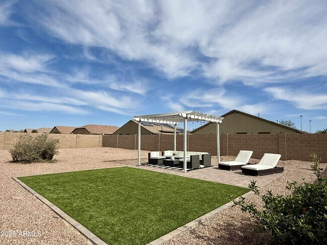 Foto del edificio - 9259 W Denton Ln