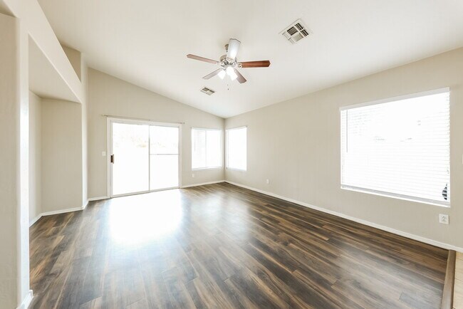 Foto del edificio - 14601 N 154th Ave