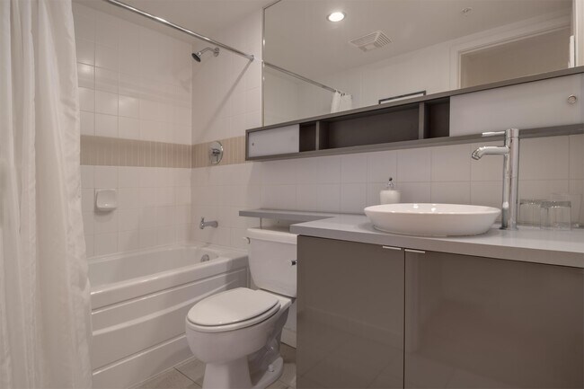 Photo du bâtiment - 939-2939 Expo Blvd