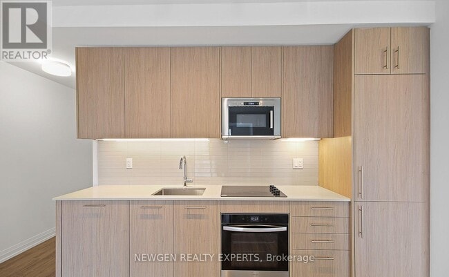 Building Photo - 286 Main St