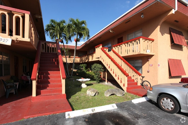 Building Photo - Pinehill Plaza Apartments