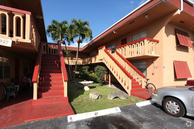 Foto del edificio - Pinehill Plaza Apartments