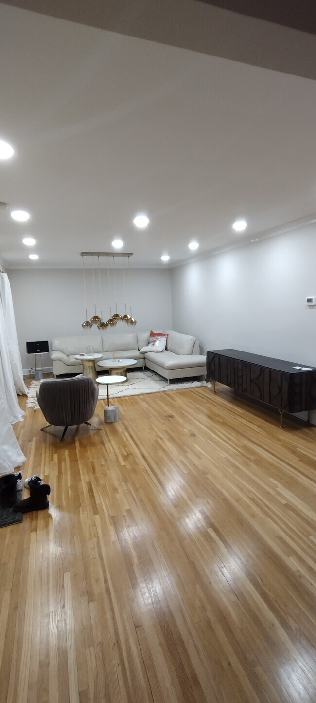Building Photo - 07650 Zip