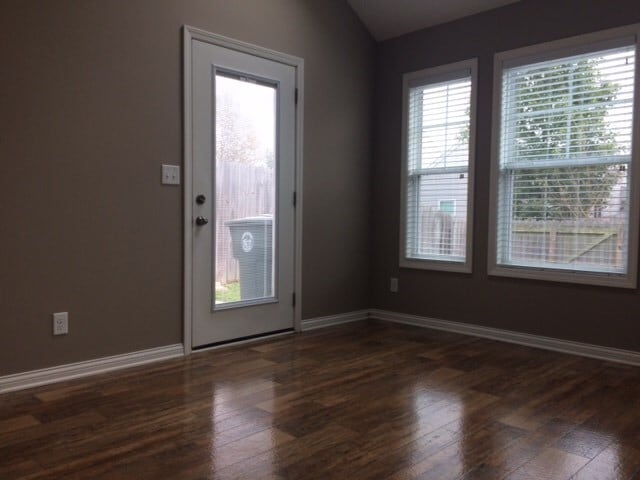 Building Photo - 2114 Village Run