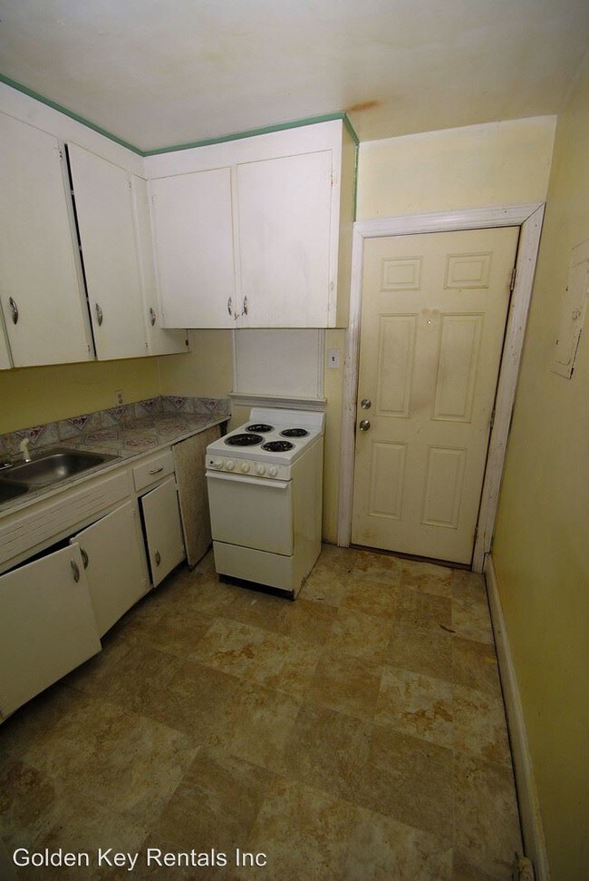 Building Photo - 2 br, 1 bath House - 811 E. Walnut St.