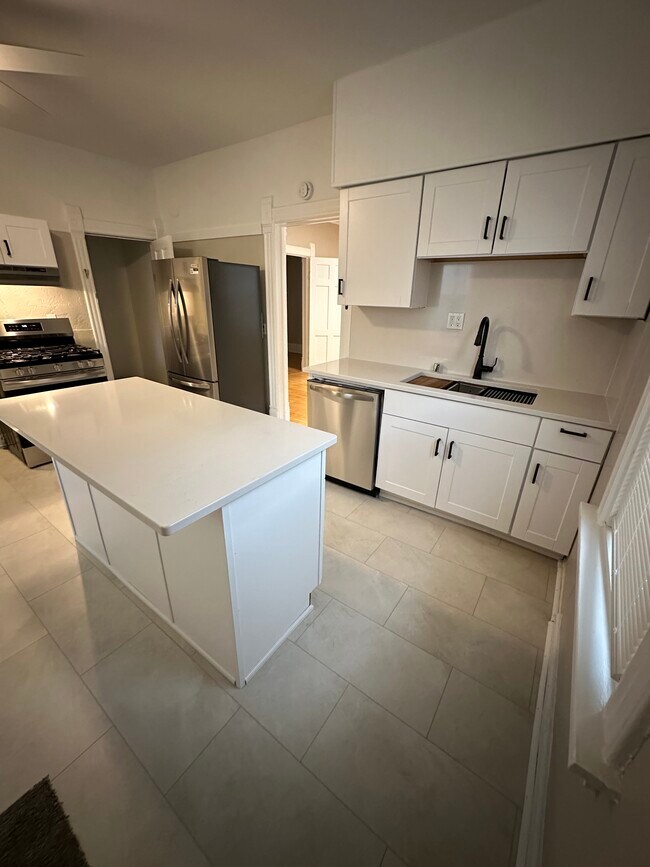 Foto del edificio - 2527 S Howell Ave