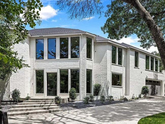 Building Photo - 704 Kessler Lake Dr