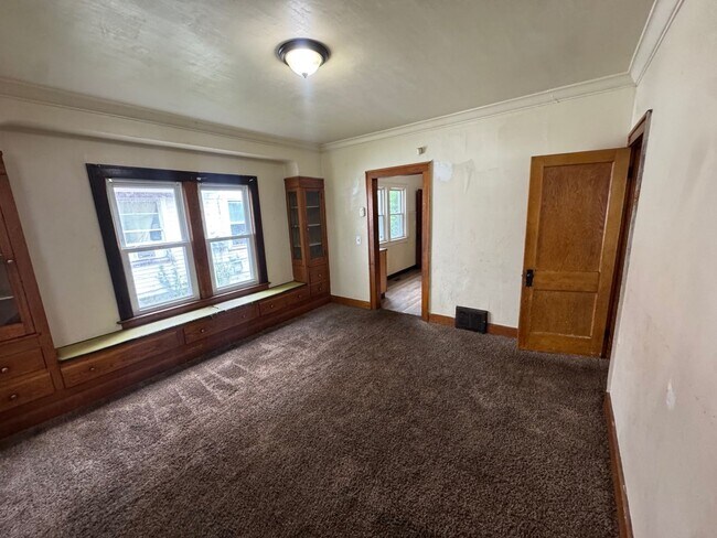 Foto del edificio - Charming 4-Bedroom Property in Prime Location