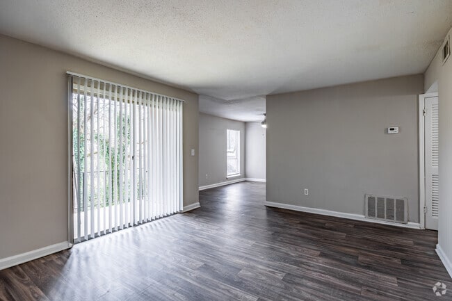 2BR, 1BA - 950SF - Southern Oaks