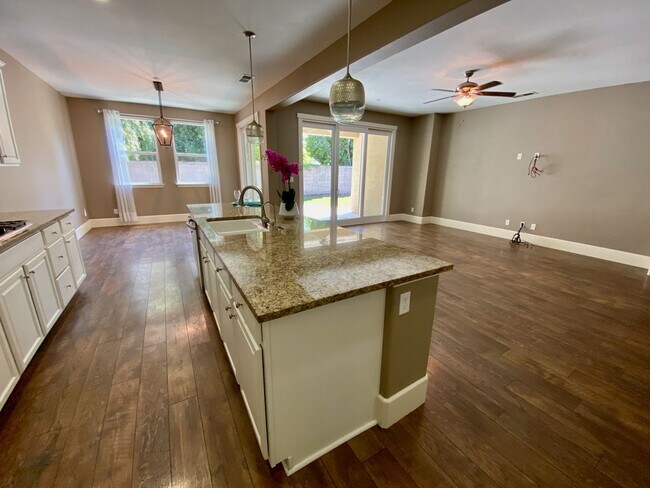 Building Photo - $3,200 Barclay Square, 4 Bd+Solar -Trenton...