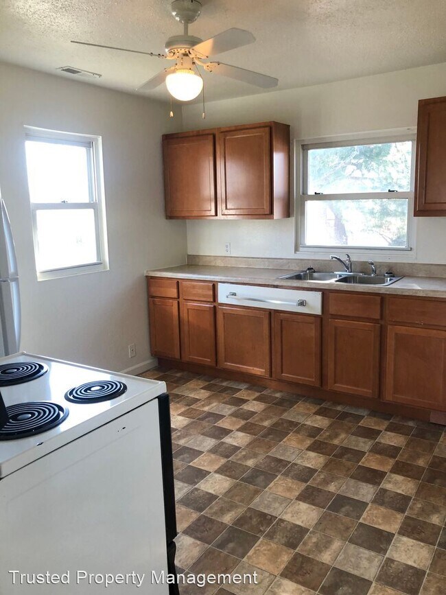 2 br, 1 bath House 616 Elizabeth Street House for Rent in Sullivan