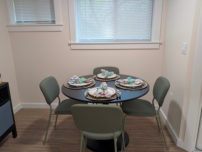 Área de comedor - 14519 Dowling Dr