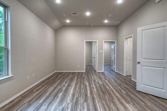 Building Photo - 11604 Vistawood St