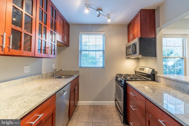 Foto del edificio - 422 Butternut St NW