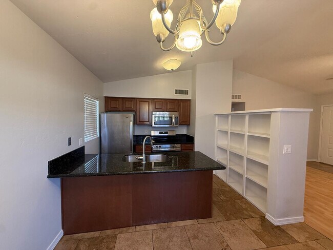 Foto del edificio - 2527 S Maple Ave