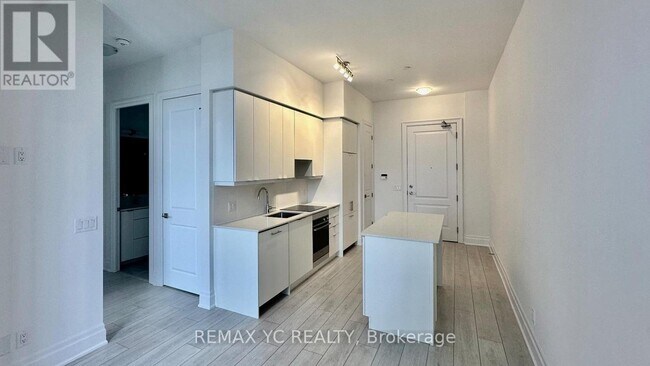 Building Photo - 30 Elm Dr W