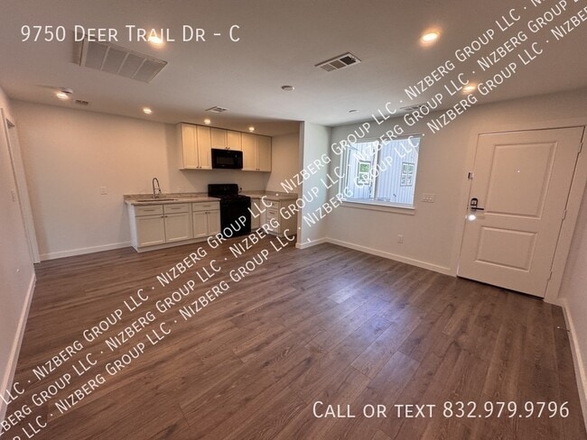 Building Photo - 9750 Deer Trail Dr