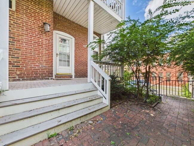 Photo - 2204 W Grace St Apartment