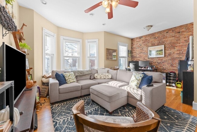 Foto del edificio - 470 E 6th St