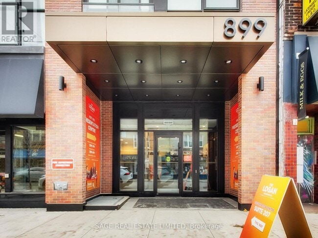 Building Photo - 899 Queen St E