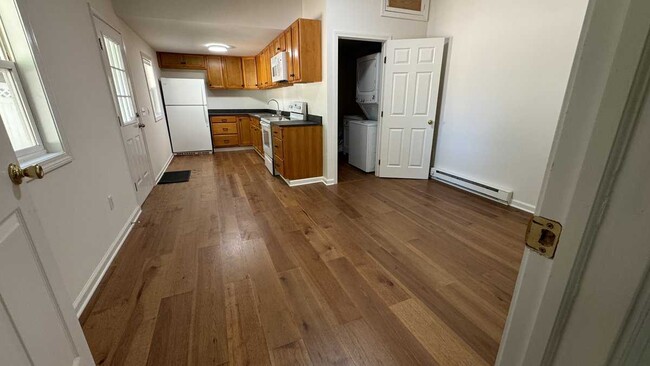 Building Photo - 49 Pine Brook Curv