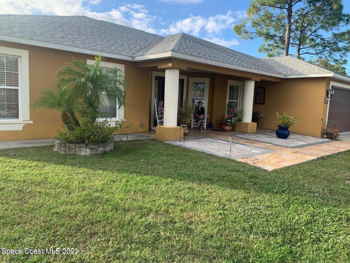 6850 Bryant Rd, Cocoa, FL 32927 Room for Rent in Cocoa, FL