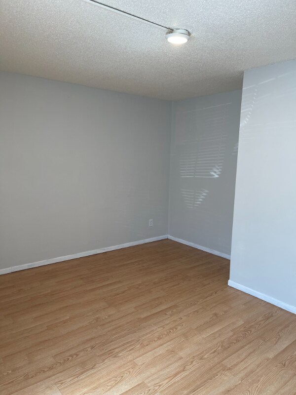 Foto del edificio - 515 E Burlington St