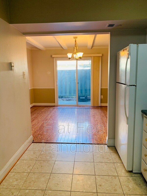Building Photo - 7941 San Leandro Pl
