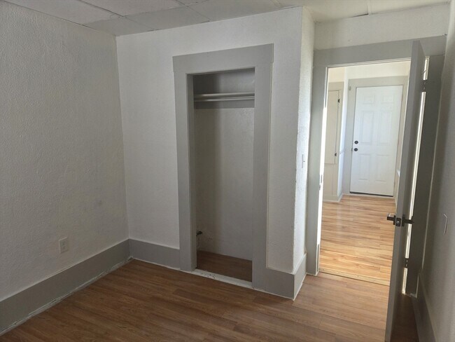 Building Photo - 40 Garnet St