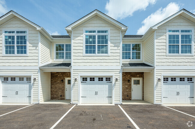 Apartment Entrance - Summerland Townhomes