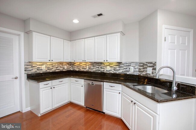 Foto del edificio - 701 Harrowgate Ln