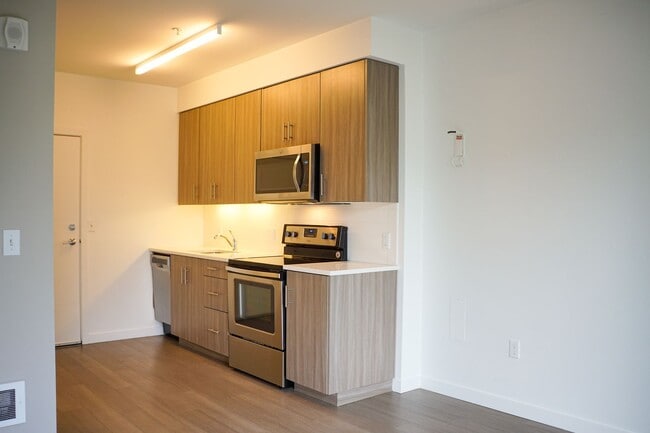Building Photo - Fabulous Sellwood 1-Bedroom with Condo-Gra...