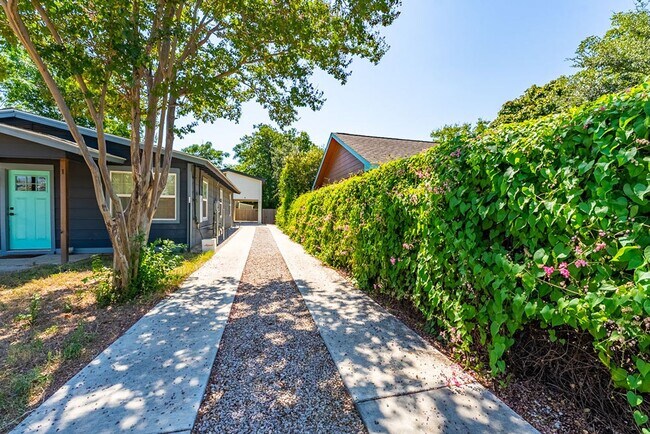 Building Photo - Discover Your Dream Home: Elegance, Comfort, and Modern Living All in One Stunning Package!