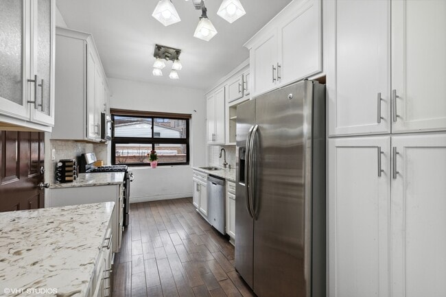 Building Photo - 1145 E Hyde Park Blvd