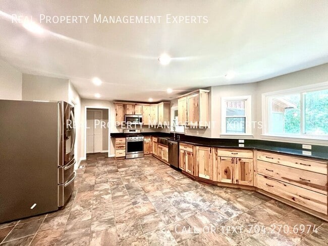 Foto del edificio - 9024 Highland Creek Pkwy