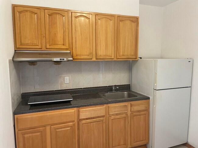 Building Photo - 545 54th St