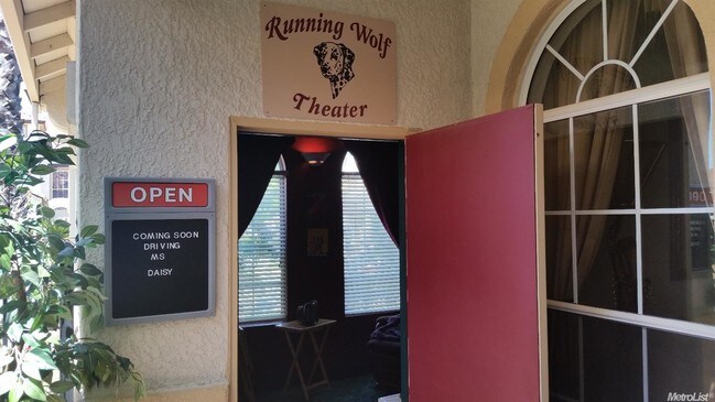 Foto del edificio - 9041 Running Wolf Way
