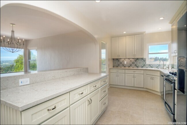 Building Photo - Modern 2 bedroom 2 bath home in Kensington Heights!